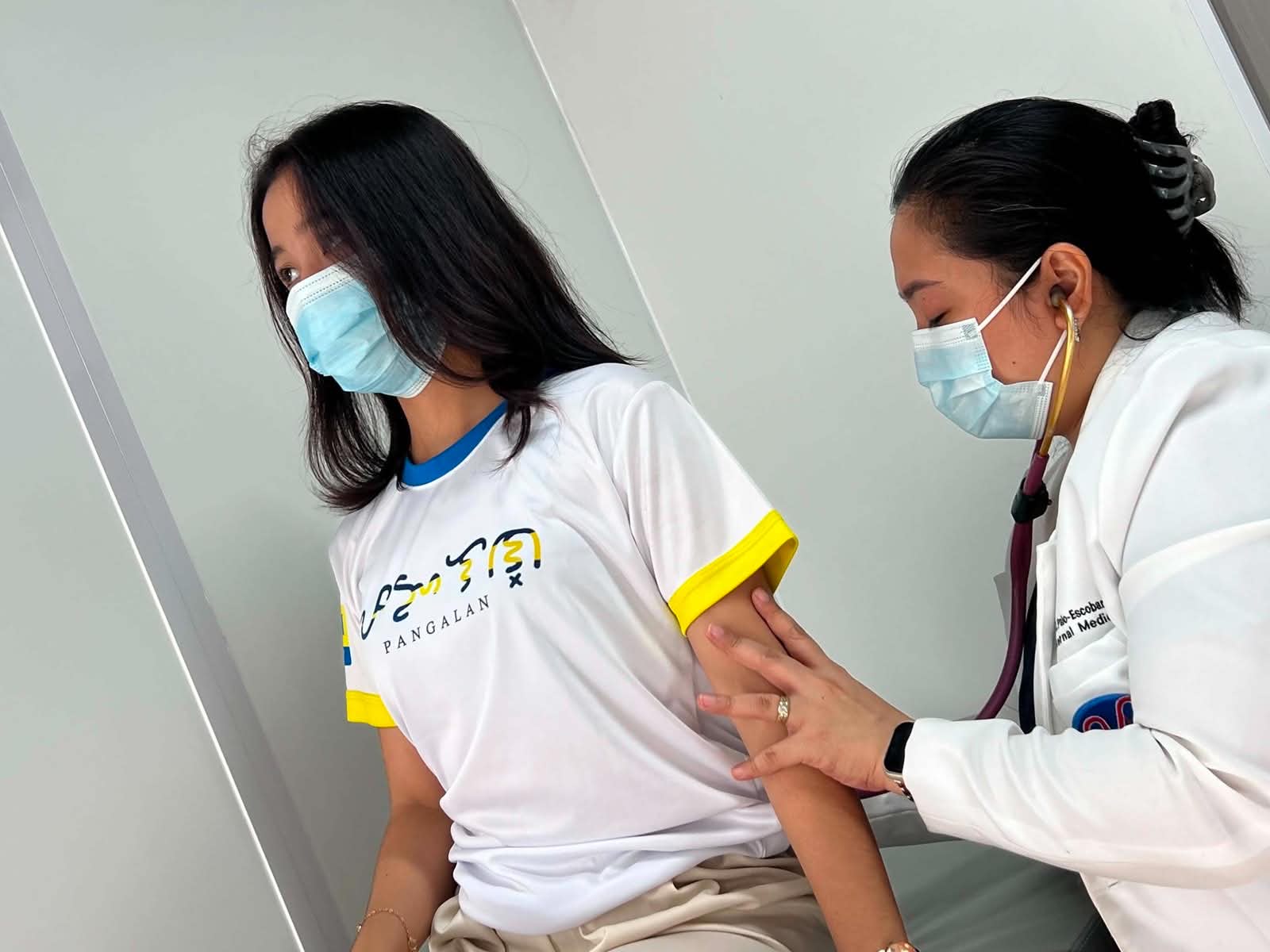 Medical consultation at Health Plus